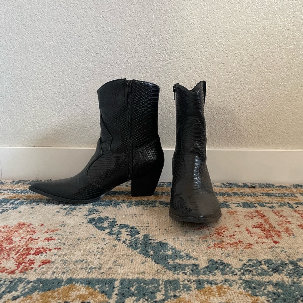 Leather snake skin boots
